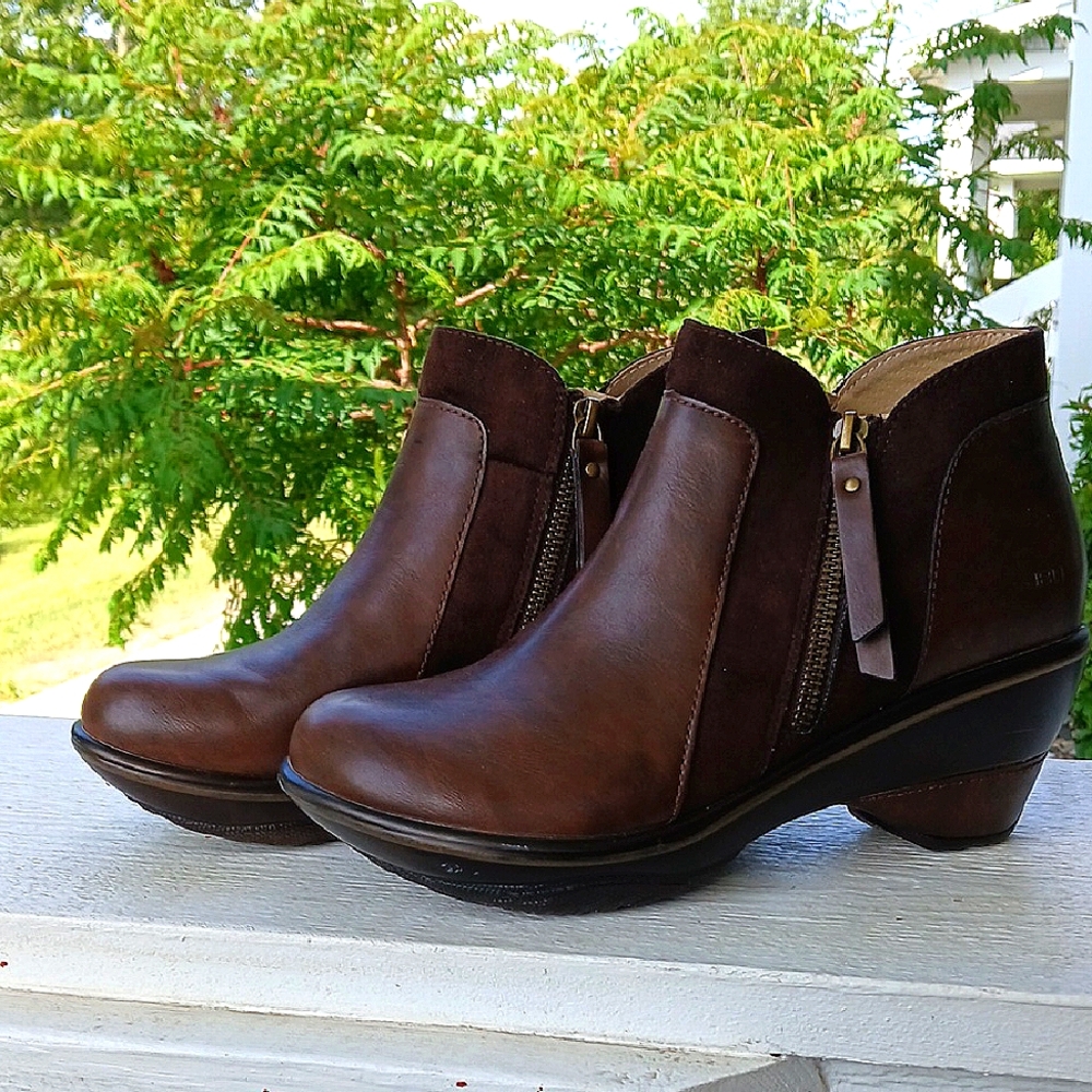 Elegant  JBU Brown Ankle Boots